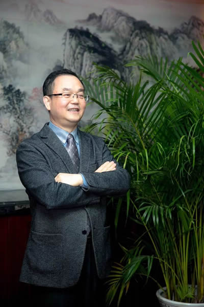 快过刀，准超尺，亮胜光，激光正成为21世纪最为瞩目的高新技术之一