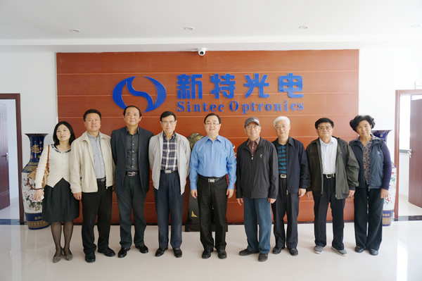 湖北省原人大副主任和武汉市委副书记谢培栋、武汉市原常务副市长袁善腊、武汉市原副市长郭友忠等一行到我司调研