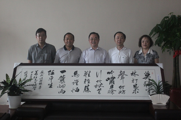 省侨联主席谢余卡来wnsr威尼斯光电考察