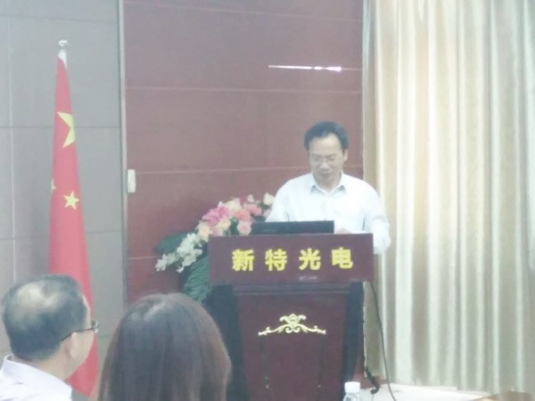 武汉光谷中小企业科技创新协会顾问、华中科技大学光学与电子信息学院教授、全国激光产业联盟秘书长唐霞辉博士