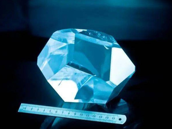 LBO晶体的 10 个基本方面：其特性、应用和制造的详细指南